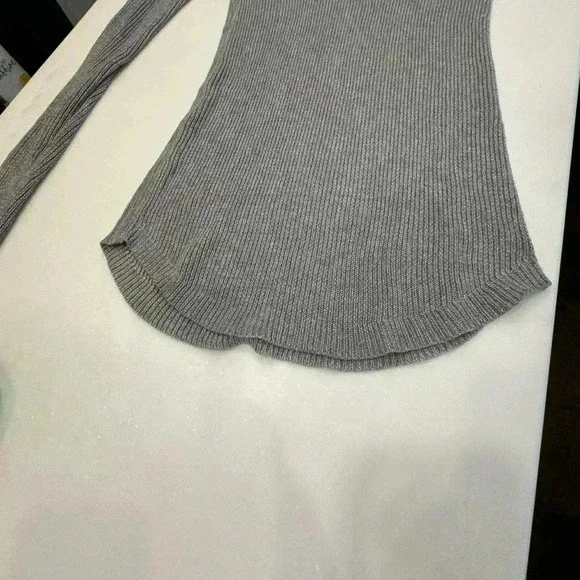Lululemon women gray knit sweater thumb holes curved hem size 6 perfect! - Picture 12 of 15